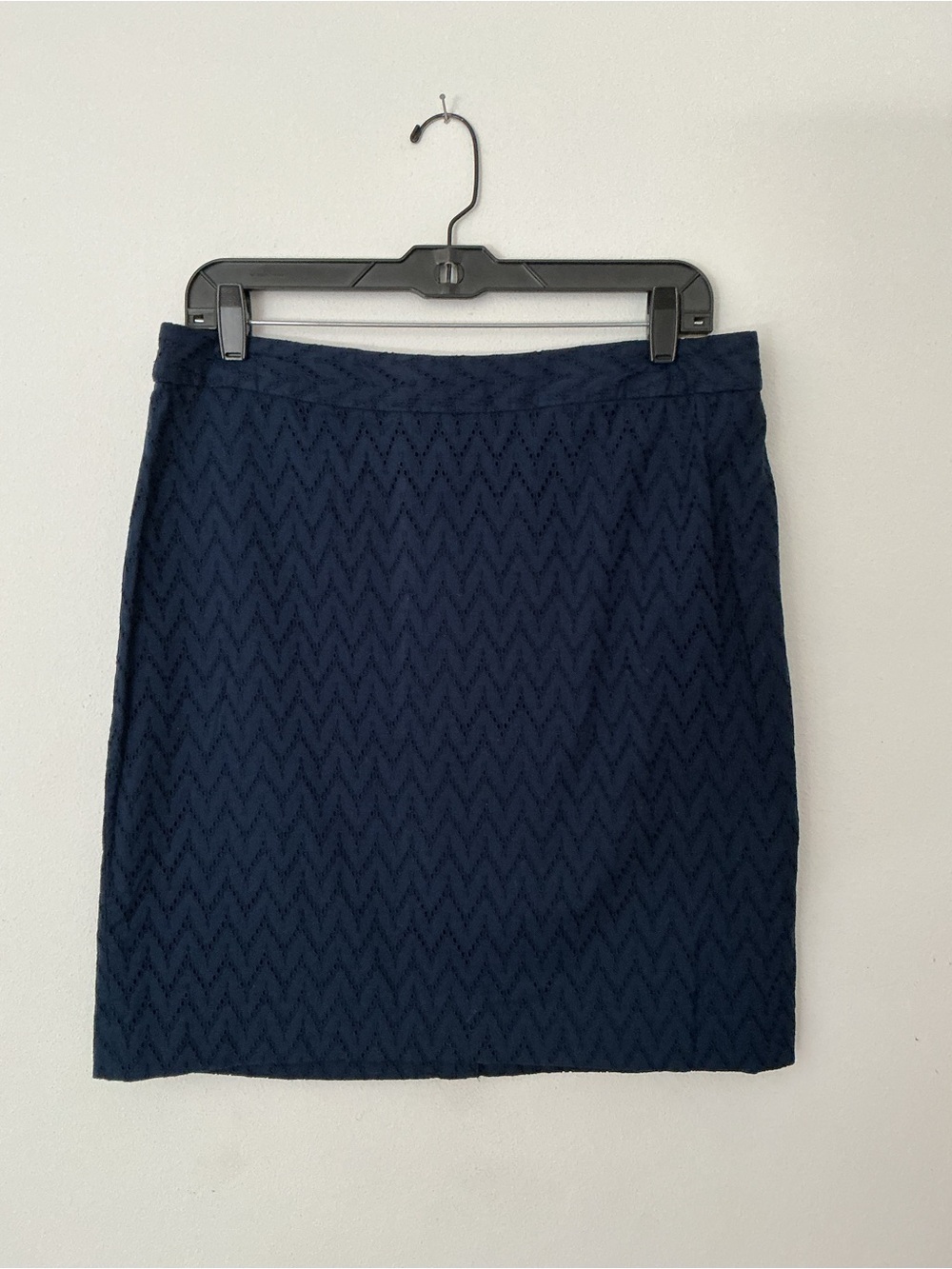 NWT - Banana Republic Navy Chevron Eyelet Knee-Length Skirt Size 12